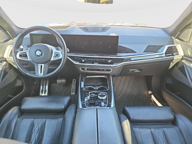 2025 BMW X7 M60i