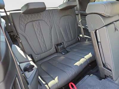 2025 BMW X7 M60i