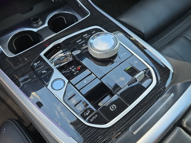 2025 BMW X7 M60i