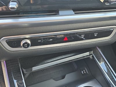 2025 BMW X7 M60i
