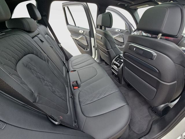 2025 BMW X5 M60i