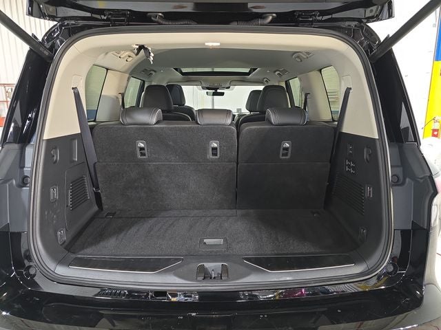 2025 INFINITI QX80 LUXE