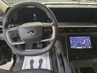 2025 INFINITI QX80 LUXE
