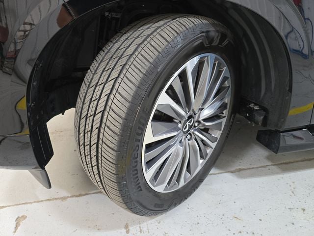 2025 INFINITI QX80 LUXE