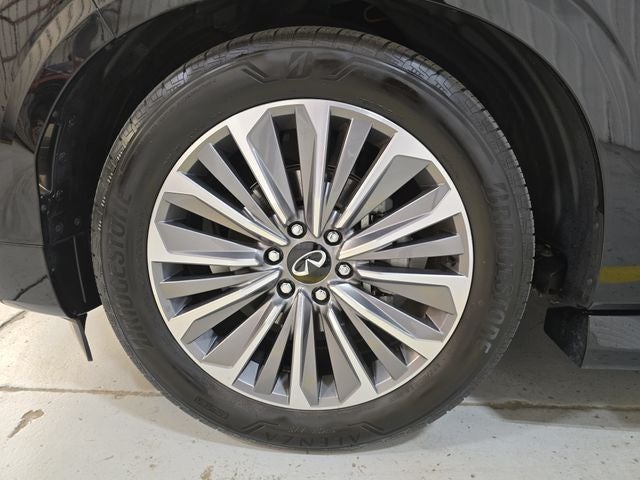 2025 INFINITI QX80 LUXE