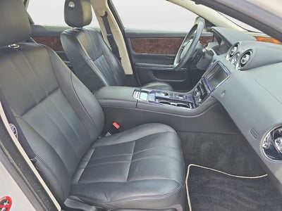 2013 Jaguar XJ Base