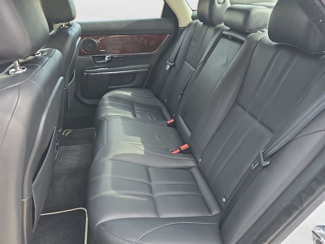 2013 Jaguar XJ Base
