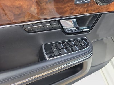 2013 Jaguar XJ Base