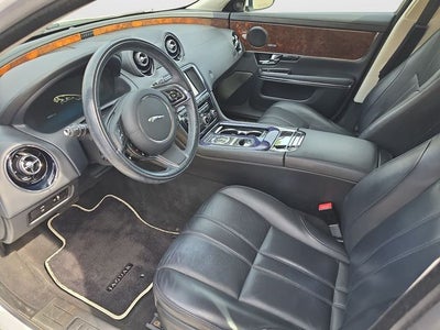 2013 Jaguar XJ Base
