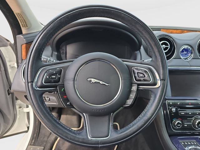 2013 Jaguar XJ Base
