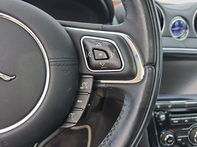 2013 Jaguar XJ Base