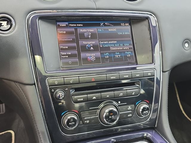 2013 Jaguar XJ Base