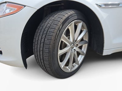 2013 Jaguar XJ Base