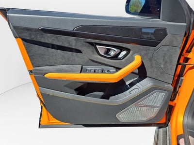 2022 Lamborghini Urus Pearl Capsule