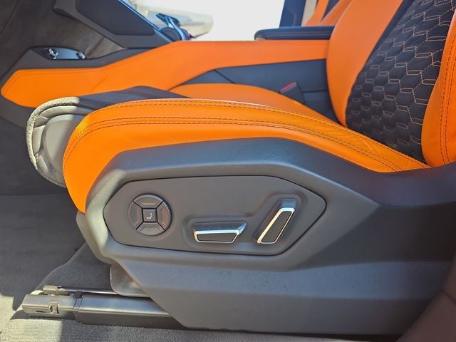2022 Lamborghini Urus Pearl Capsule