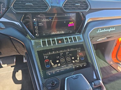 2022 Lamborghini Urus Pearl Capsule