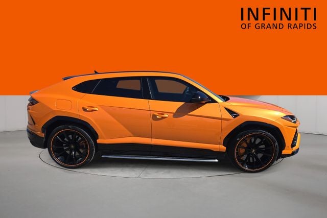 2022 Lamborghini Urus Pearl Capsule