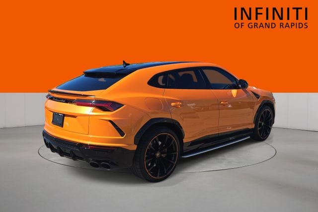 2022 Lamborghini Urus Pearl Capsule