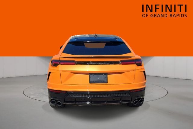 2022 Lamborghini Urus Pearl Capsule
