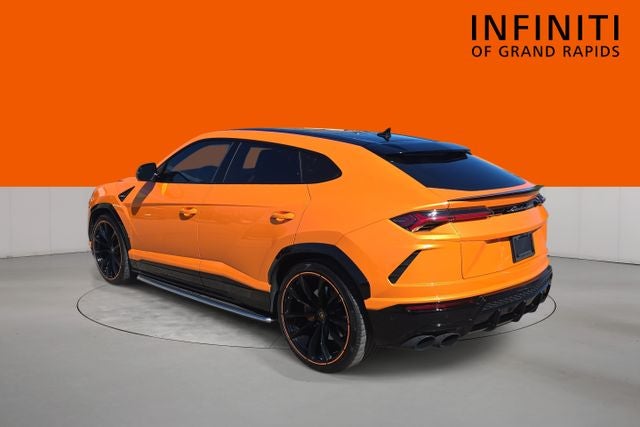 2022 Lamborghini Urus Pearl Capsule