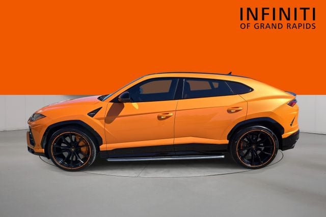 2022 Lamborghini Urus Pearl Capsule